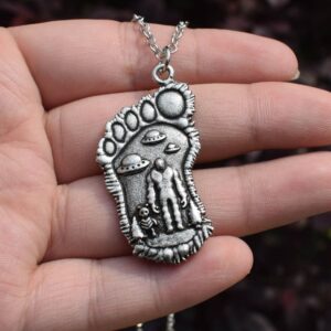 Double-sided Bigfoot Savage Alien Mountain Bigfoot Necklace